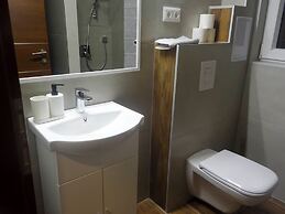 Corvin Point Rooms and Apartments