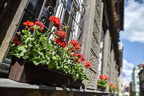 Corvin Point Rooms and Apartments