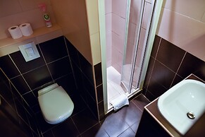 Corvin Point Rooms and Apartments