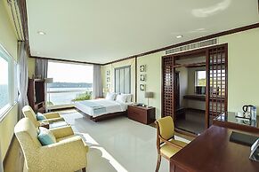 Independence Hotel by Dara