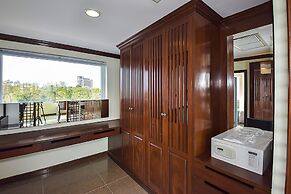 Independence Hotel by Dara