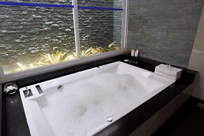 Independence Hotel by Dara