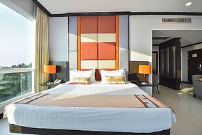 Independence Hotel by Dara