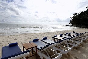 Independence Hotel by Dara