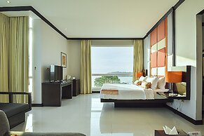 Independence Hotel by Dara