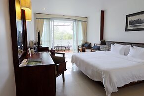 Independence Hotel by Dara