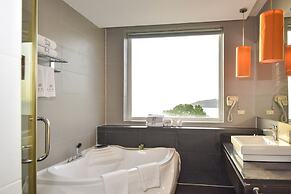 Independence Hotel by Dara