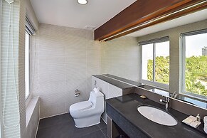 Independence Hotel by Dara