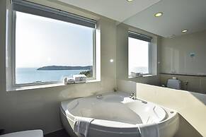 Independence Hotel by Dara