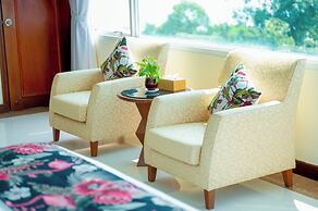 Independence Hotel by Dara