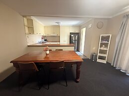 Harbour Sails Motor Inn