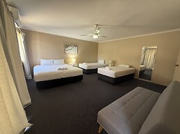 Harbour Sails Motor Inn