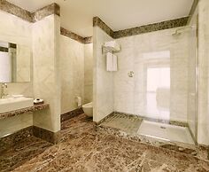 Estepona Hotel & Spa Resort