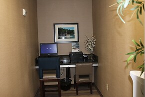 Comfort Suites Huntersville near Lake Norman