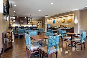 Comfort Suites Huntersville near Lake Norman