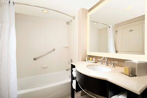 DoubleTree by Hilton Sterling - Dulles Airport