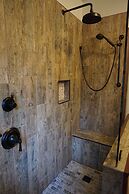 Brownstone Colonial Inn