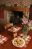 Brownstone Colonial Inn