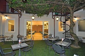 Cavour 30TRE - Hotel Moderno