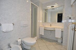 Cavour 30TRE - Hotel Moderno