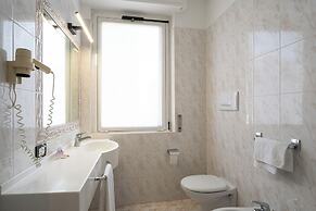 Cavour 30TRE - Hotel Moderno