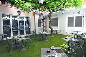 Cavour 30TRE - Hotel Moderno