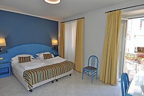 Cavour 30TRE - Hotel Moderno