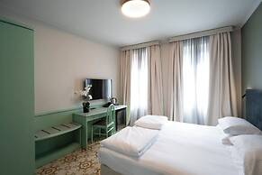 Cavour 30TRE - Hotel Moderno
