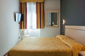 Cavour 30TRE - Hotel Moderno