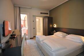 Cavour 30TRE - Hotel Moderno