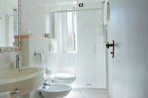 Cavour 30TRE - Hotel Moderno