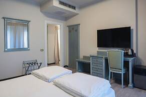 Cavour 30TRE - Hotel Moderno