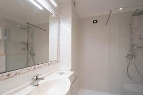 Cavour 30TRE - Hotel Moderno
