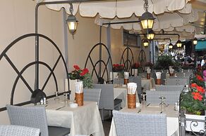 Hotel Moderno