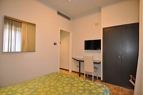 Cavour 30TRE - Hotel Moderno