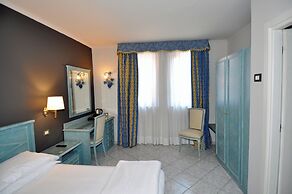Cavour 30TRE - Hotel Moderno