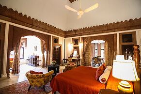 WelcomHeritage Bal Samand Lake Palace