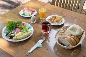 Ugur Pansiyon Çirali