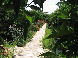 Ugur Pansiyon Çirali