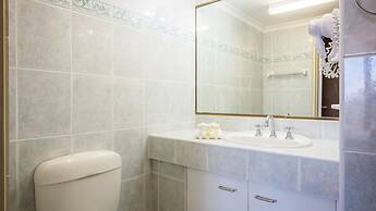 Aristocrat Apartments