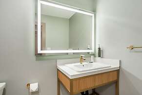 Velora Hinton, an Ascend Collection Hotel
