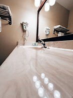 Velora Hinton, Ascend Hotel Collection