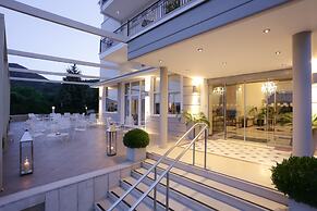 Chloe Hotel