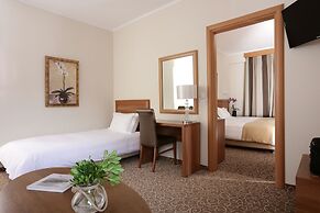 Chloe Hotel