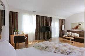 Chloe Hotel