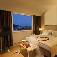 Chloe Hotel