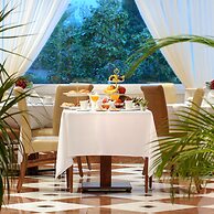 Chloe Hotel