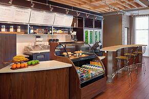 Courtyard by Marriott Kingston Highway 401/Division Street