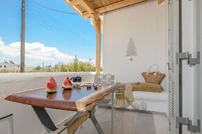 Birikos Studios & Apartments