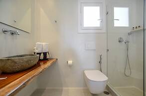 Birikos Studios & Apartments